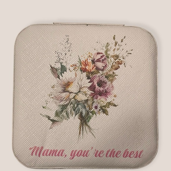 NWT Portable Jewelry Box with bracelet - Picture 4 of 6